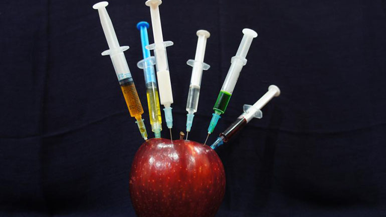 Κανένα εμβόλιο δεν μπορεί να ελέγξει την πανδημία της άγνοιας και του παραλογισμού της Αμερικής